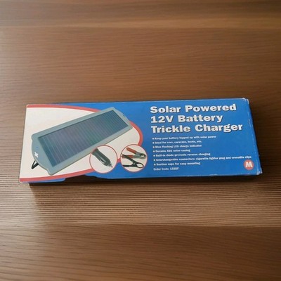 Solarbetriebenes 12V Batterie Erhaltungsladegerät - Ideal für Autos, Wohnwagen, Boote