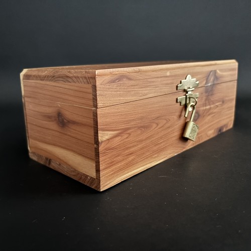 VTG Keepsake Memory Trinket Cedar Box With Lock And Key