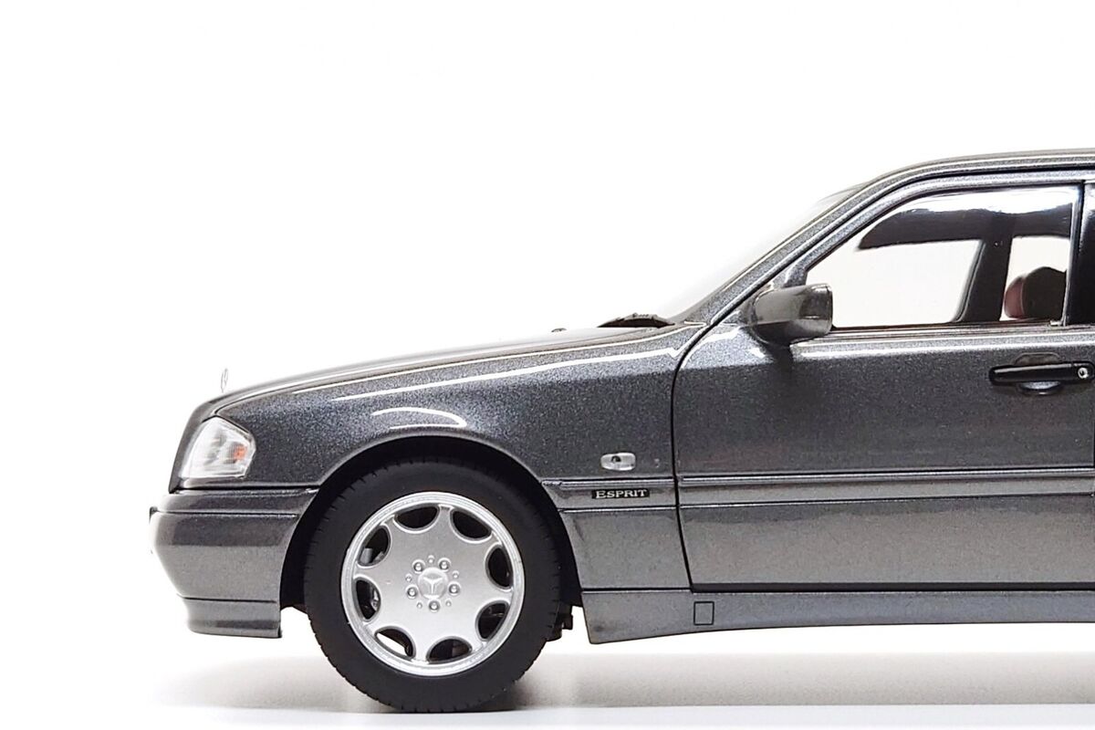 Norev 1:18 Mercedes-Benz C-Klasse MOPF (W202) in Moonstone Norev 1:18 Mercedes-Benz C-Klasse MOPF (W202) in Moonstone