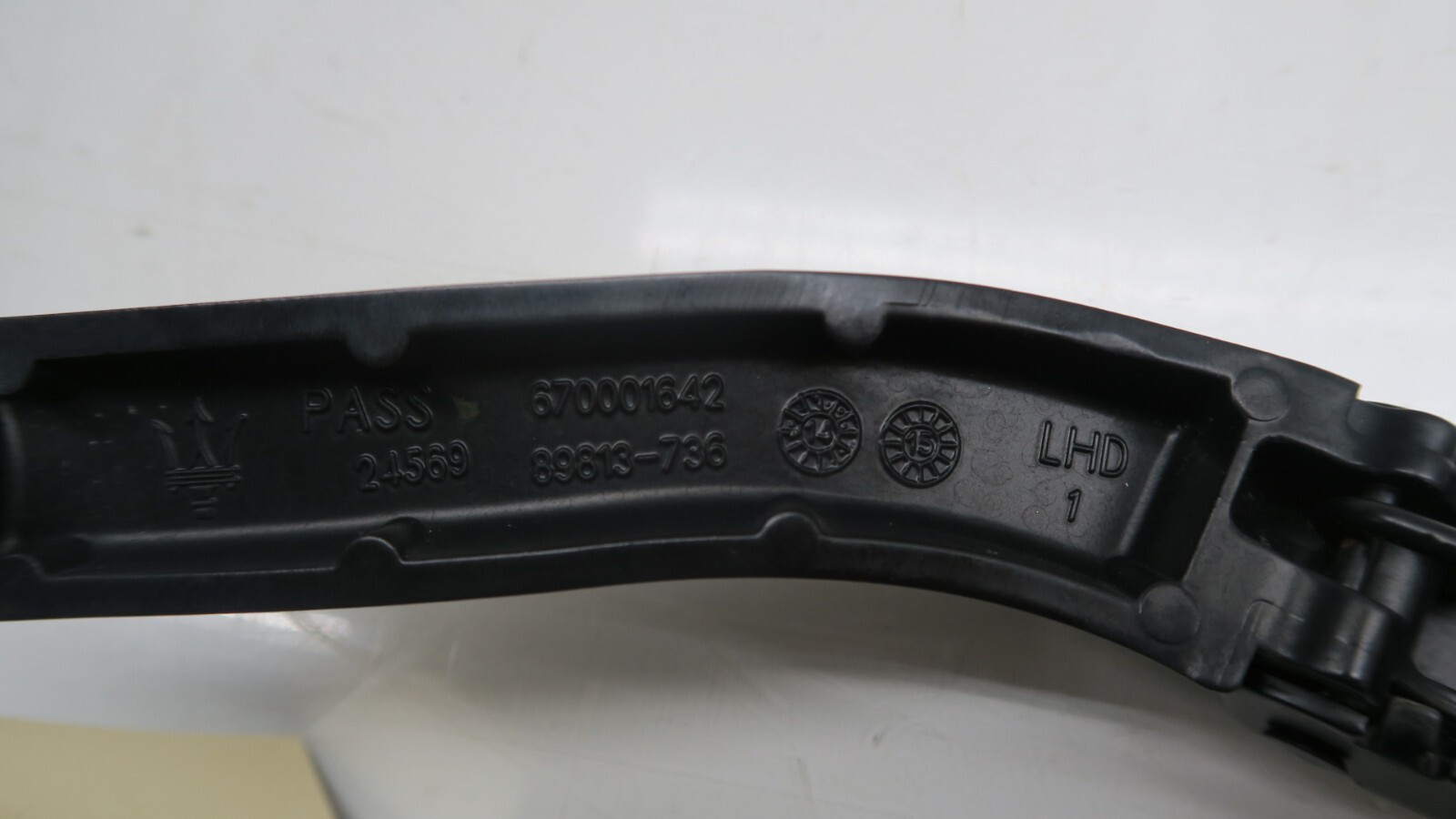 2014-2019 Maserati Ghibli OEM Right Front Windshield Wiper Arm 670001642