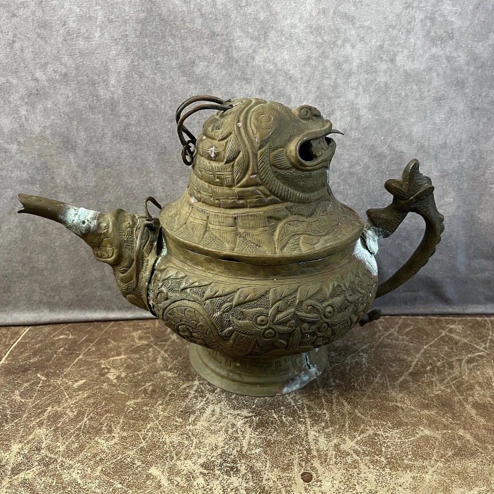 Antigua tetera de Cachemira ornamentada latón cobre dragón hecha a mano Foto 3 de 4