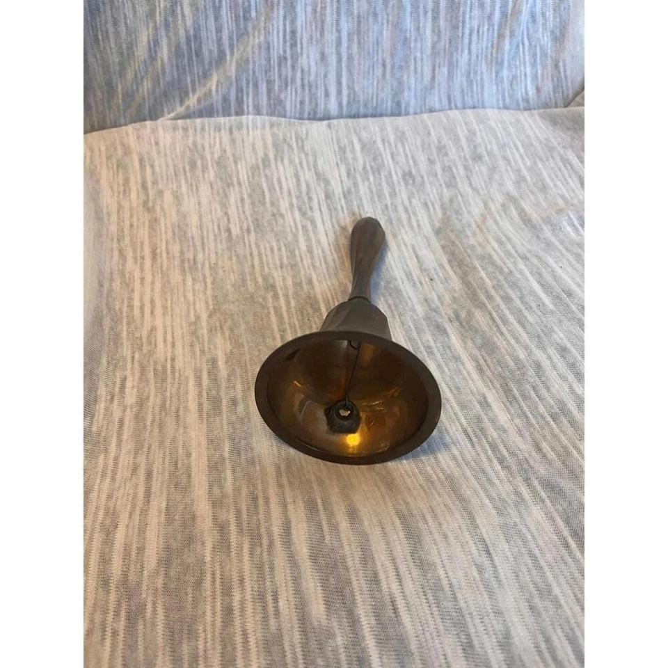 Campana de latón Foto 2 de 2