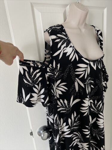 Avenue Woman’s Plus 30-32 Black White Short Sleeve Cold Shoulder Tunic Dress NWT - Picture 4 of 10