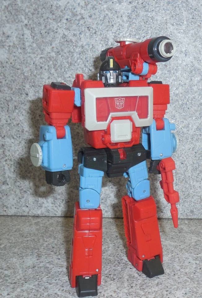 Transformers Studio Series 86 Perceptor complete Ss-86 deluxe figure - Image 2 of 4