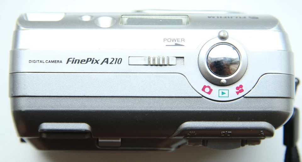 Fujifilm FinePix A210 3xOptical Zoom 3.2 MP Digital Camera FOR PARTS! - Image 2 of 4