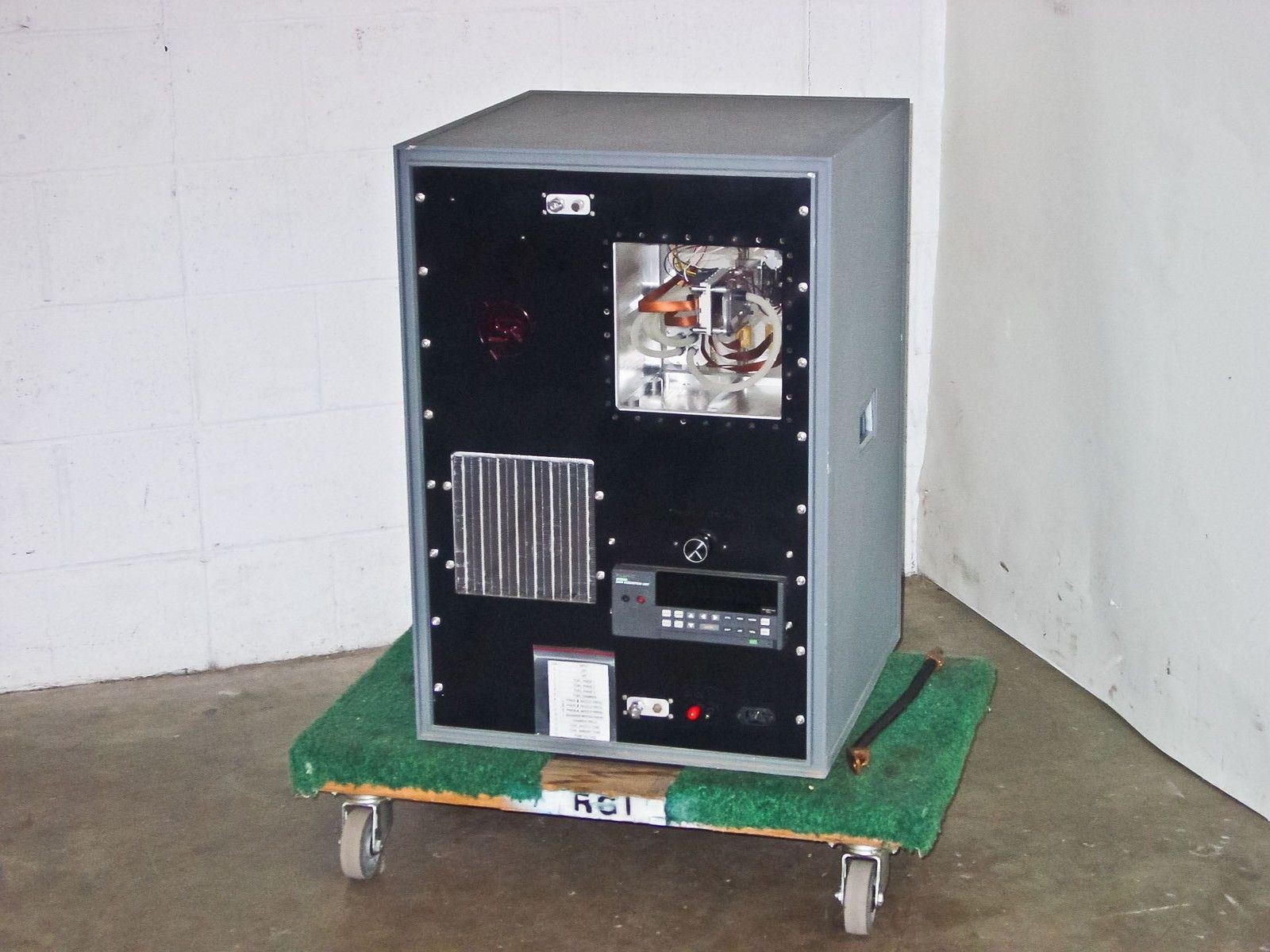 ISR Spraycool Liquid Cooling Test Chamber 22x21x30 w/ Fluke Hydra DAQ Unit