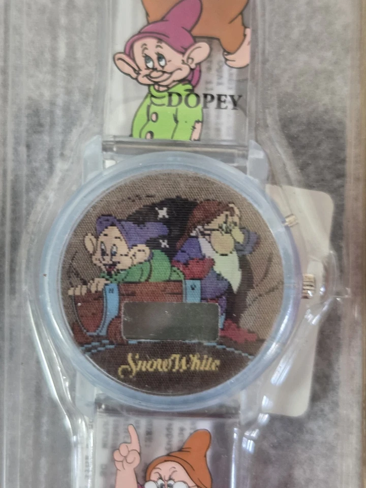 Lote Vintage de 5 NOVOS Relógios Disney-Pocahontas-Beleza Adormecida-Branca de Neve-Etc. - Imagem 4 de 4