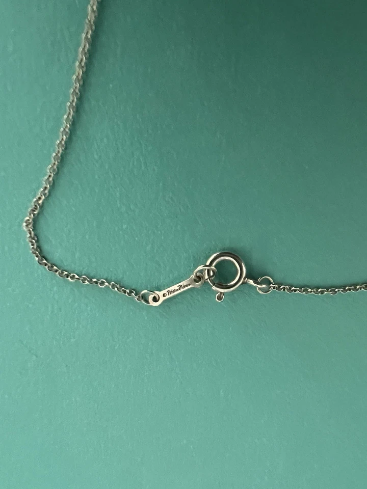 Colgante Tiffany & Co. Paloma's Graffiti Love plata de ley Foto 4 de 4