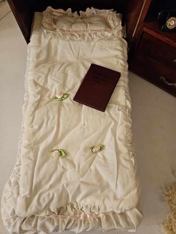 American Girl Kit Kittredge w Queens Treasure Wood Case Bedding