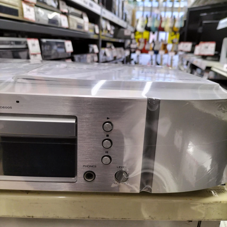 Marantz CD6005 CD Player Silver Good Condition Used w/Accessories - Image 3 of 4