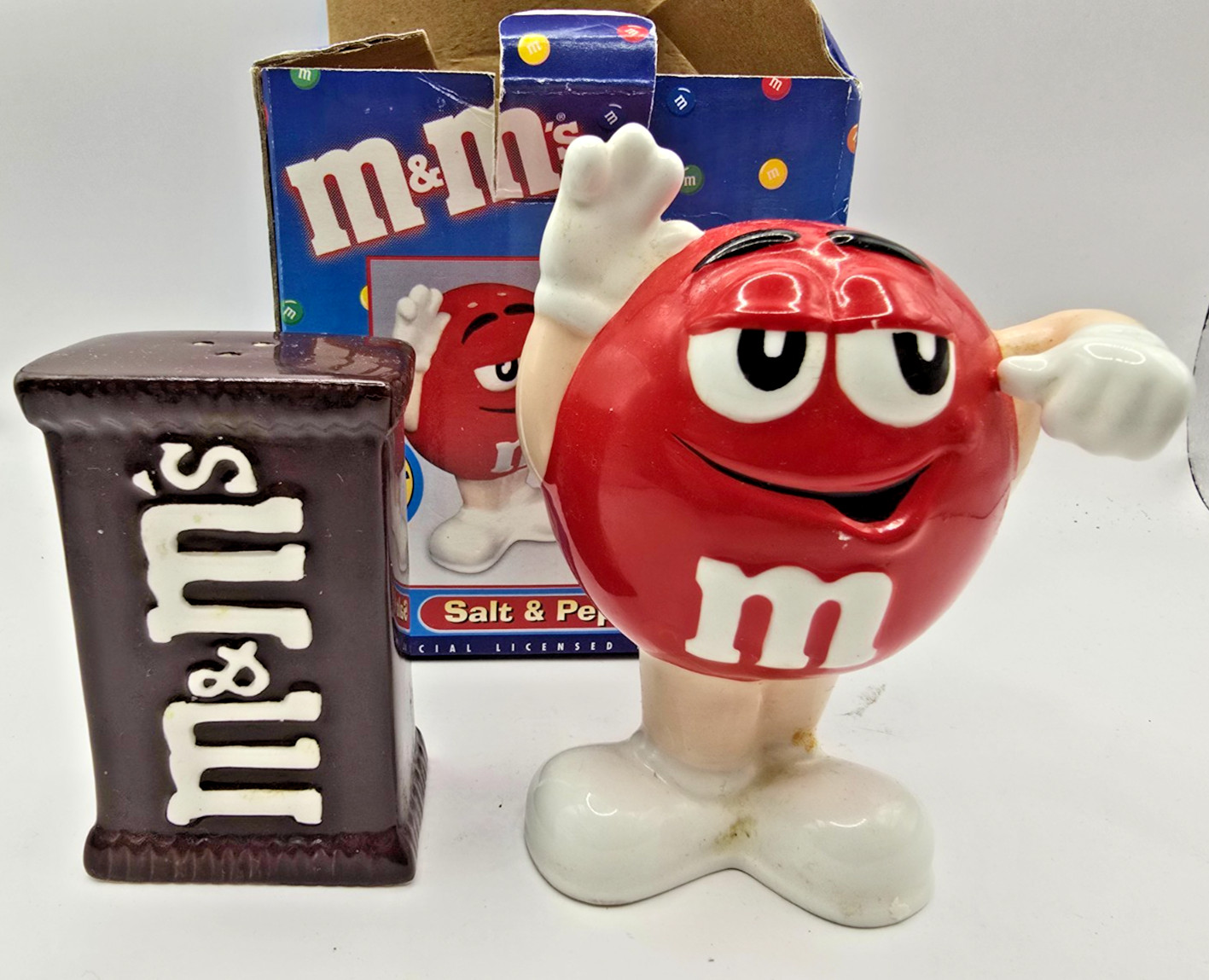 Benjamin & Medwin Red M&M and M&M's Pack Salt & Pepper Shaker Set in Box READ