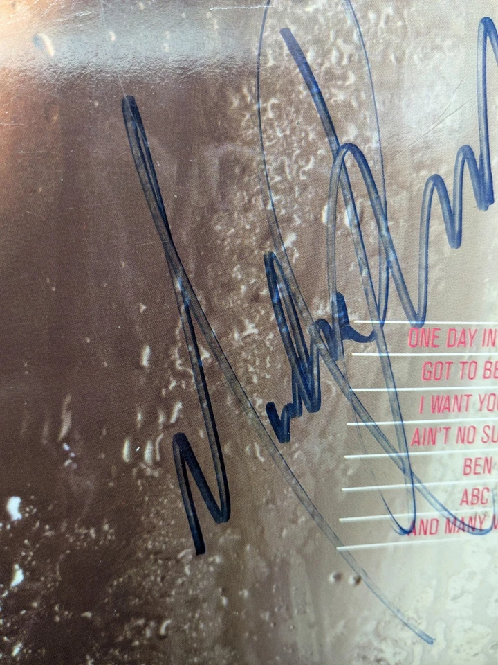 Подлинная пластинка/винил с автографом Майкла Джексона - 18 ЛУЧШИХ ХИТОВ - Изображение 3 из 4