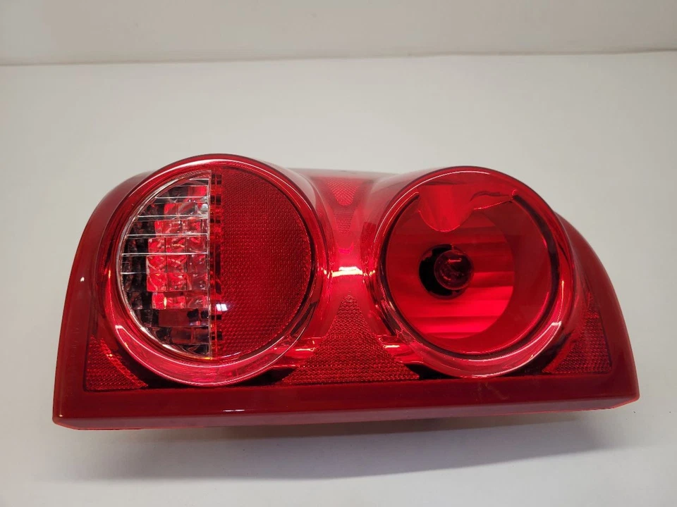 2005-2011 DODGE DAKOTA LH Driver Left Tail Light 55077605AD — 第 2/4 张图片