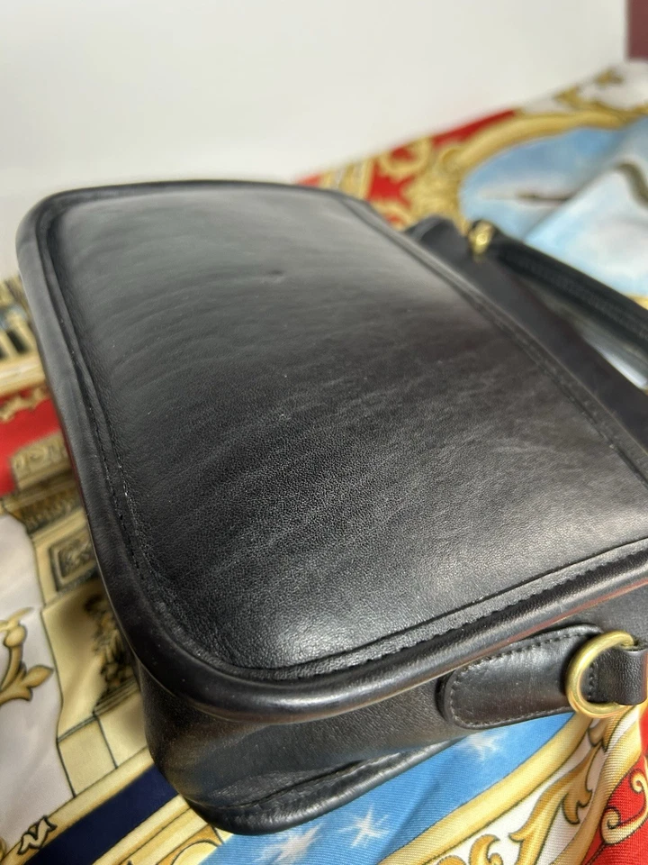 Coach Vintage Winnie Bag - Black Crossbody/Top Handle bag with Original Hangtag - Image 4 of 4