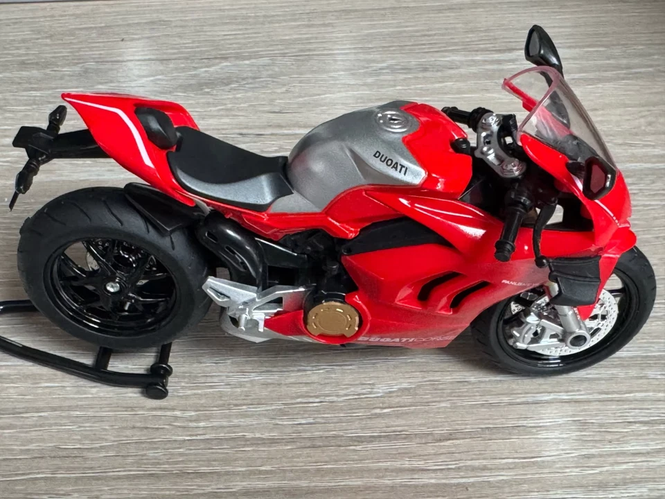 1:12 Ducati Panigale V4S Alloy Diecast Motorcycle Model Red w/ Sound & Light - Image 2 of 4