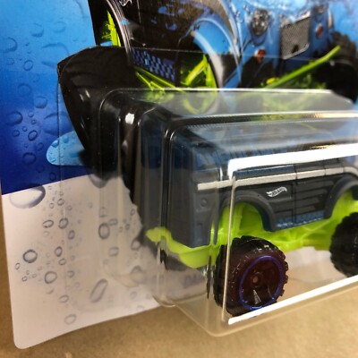 Hot Wheels Color Shifters Dairy Delivery Blue Black 1:64 Scale