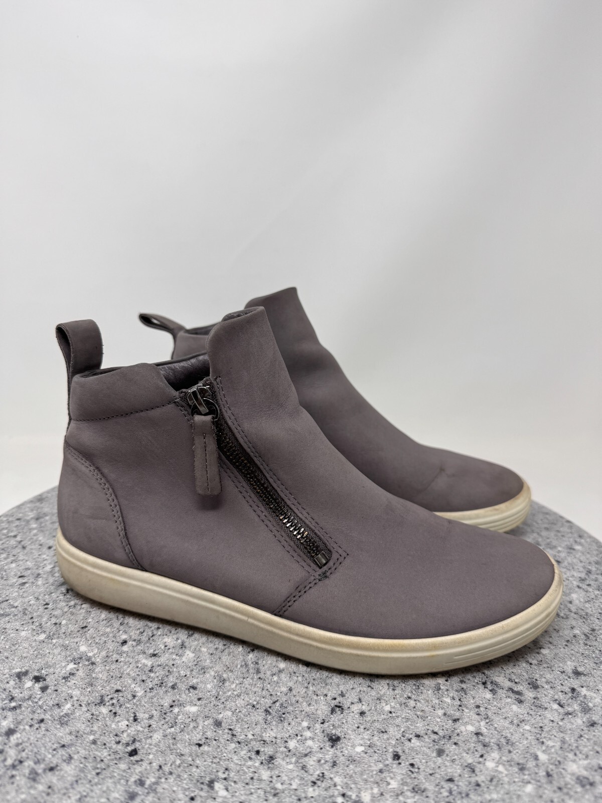 Ecco Soft 7 Boots Womens 7 Gray Leather Suede Low Cut Zip Bootie Comfort Shoe 38