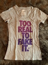 nike graphic tee Women Small