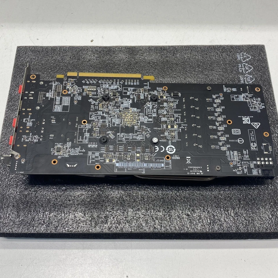 MSI Radeon RX 580 Armor 8G OC Gaming Graphics Card - Image 2 of 4
