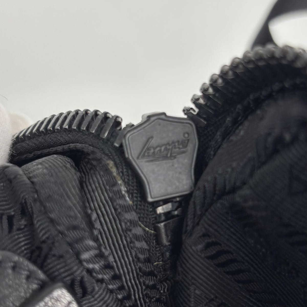 beautiful PRADA triangular logo shoulder bag came… - image 17