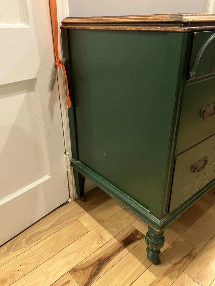 Cómoda antigua verde oliva *CON RUEDAS* Foto 2 de 4