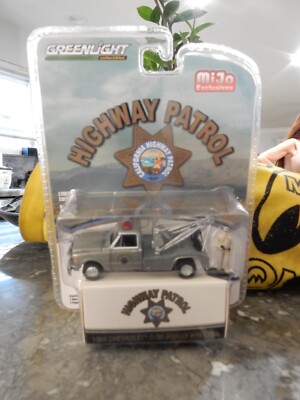 GREEN LIGHT 1969 CHEVROLET C30 TOW TRUCK CA HIGHWAY    CHASE PIECE  1.64  CHASE