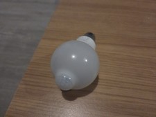 HEKEE PIR Motion Sensor Light Bulb 9W B22, A60 Bayonet Cap Warm White 2700K