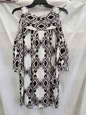 NWOT Glam Boutique S Gray Diamond Cold Shoulder Shift Dress 123110