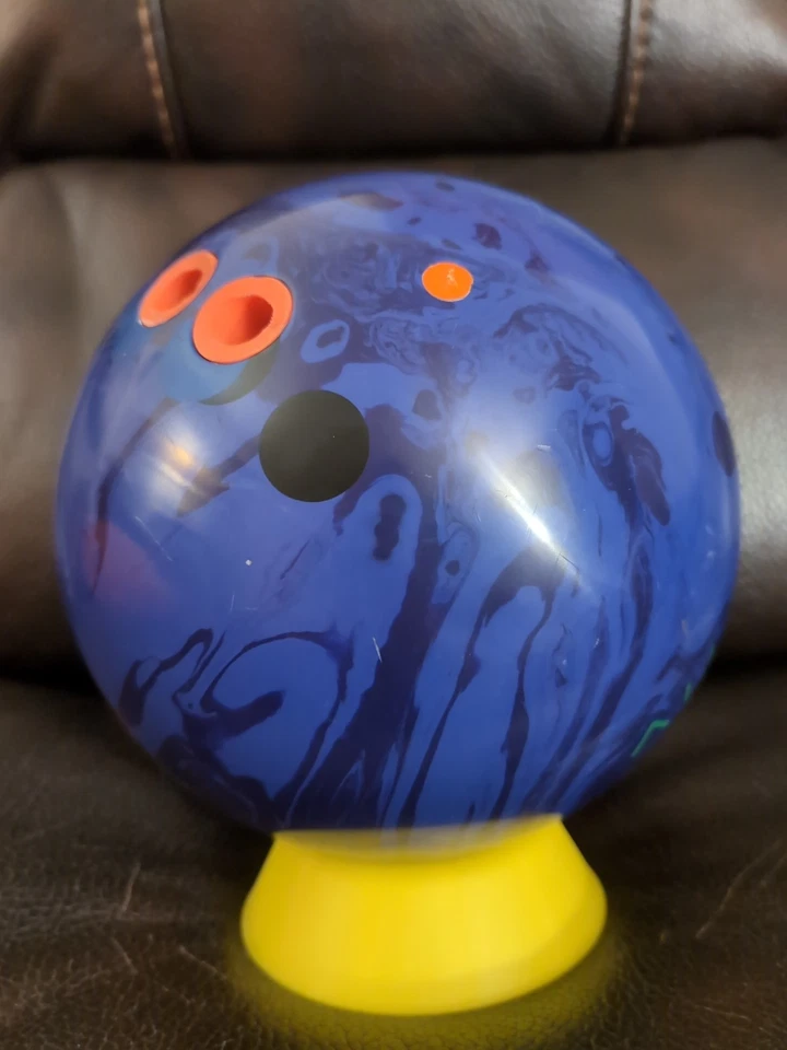 Bola de boliche reactiva sólida 15 lb MOTIV Venom Shock perforada una vez Foto 3 de 4