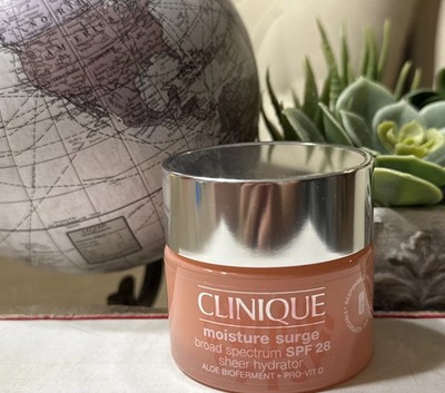 Clinique Moisture Surge Broad Spectrum SPF 28 Sheer Hydrator 1.7 Oz/50ml NEW D3