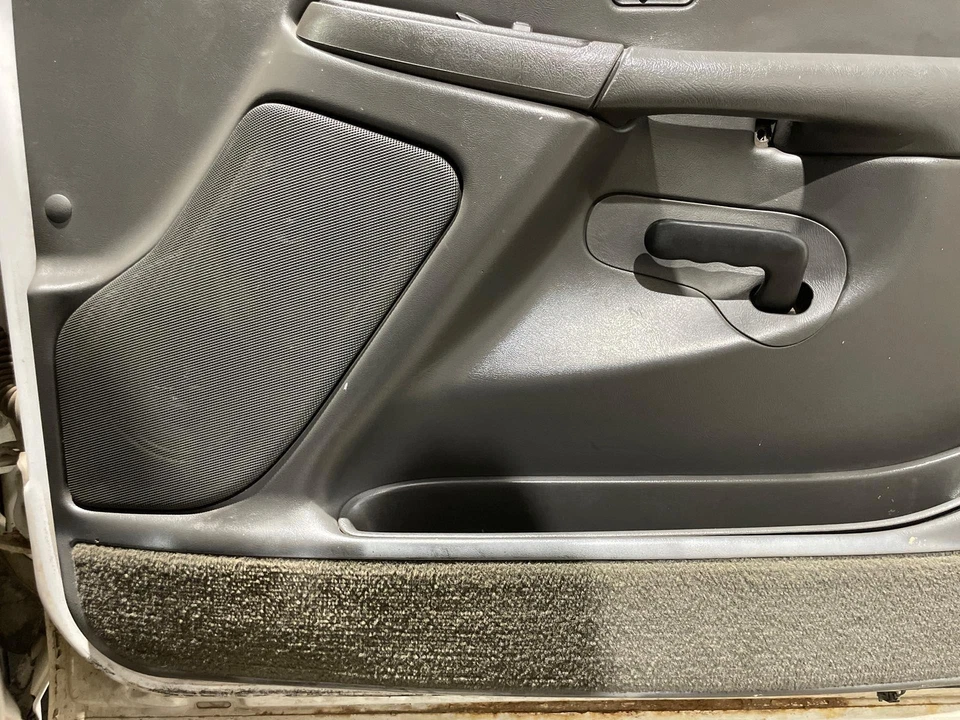 2004 - 2005 GMC Sierra 2500 Passenger RH Right Pewter-69D Front Door Trim Panel Foto 4 de 4