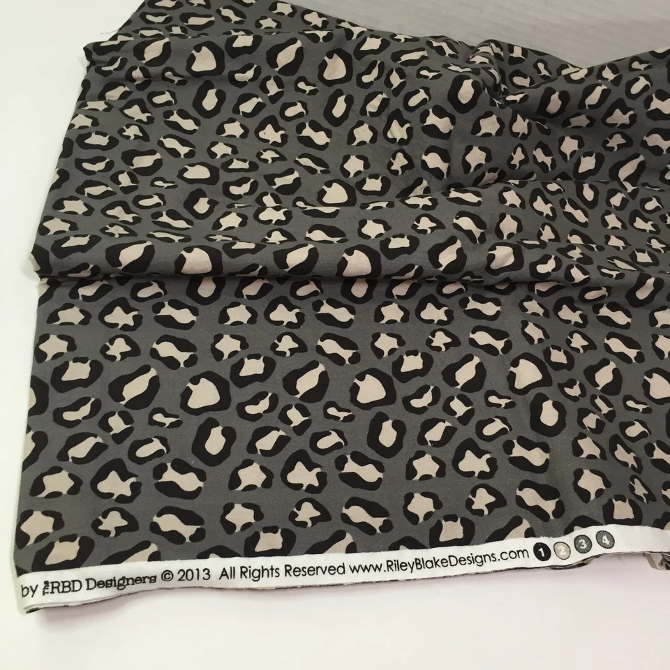 Tela con estampado de animales gris negro blanco de 2 yardas 42" de ancho Riley Blake Wild Thing Foto 4 de 4