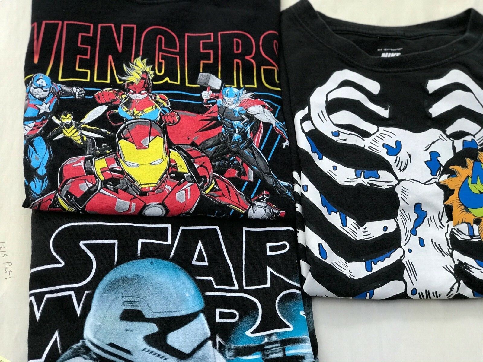 Lot of 3 Boys T-Shirts Star Wars, Avengers and Nike Size M
