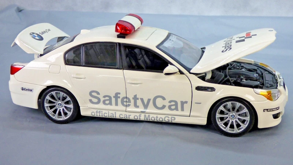 BMW M5 1:18 E60 SAFETY CAR MOTO GP 2007 CARRO DE BRINQUEDO RARO EDIÇÃO LIMITADA V10 - Imagem 3 de 4