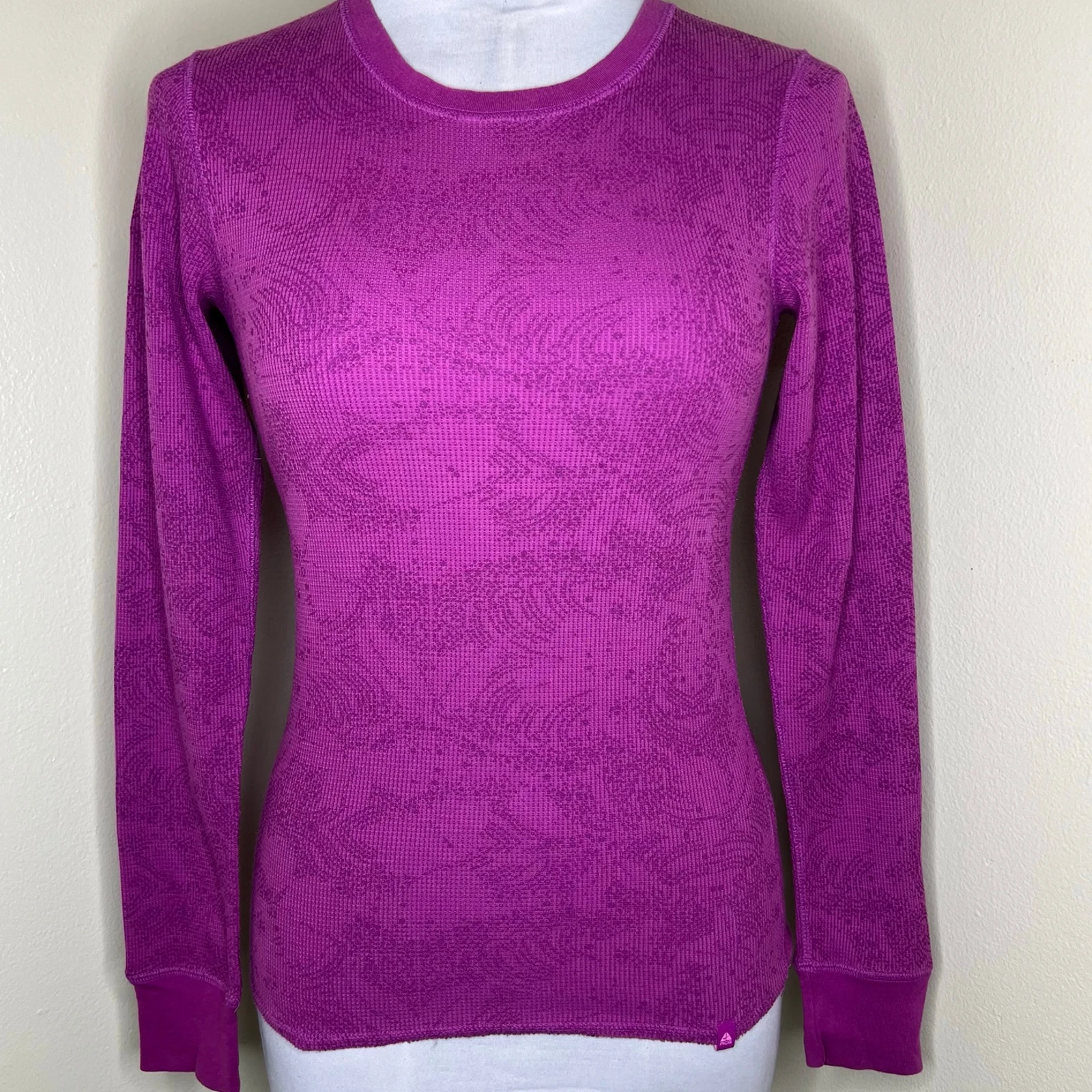 Nike ACG Thermal Top XS/SM Womens Base Layer Waffle Knit Crewneck Purple Printed