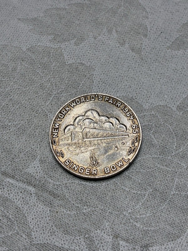 New York Worlds Fair Singer Bowl 1964-65 Coin 1.5" Sewing Medallion