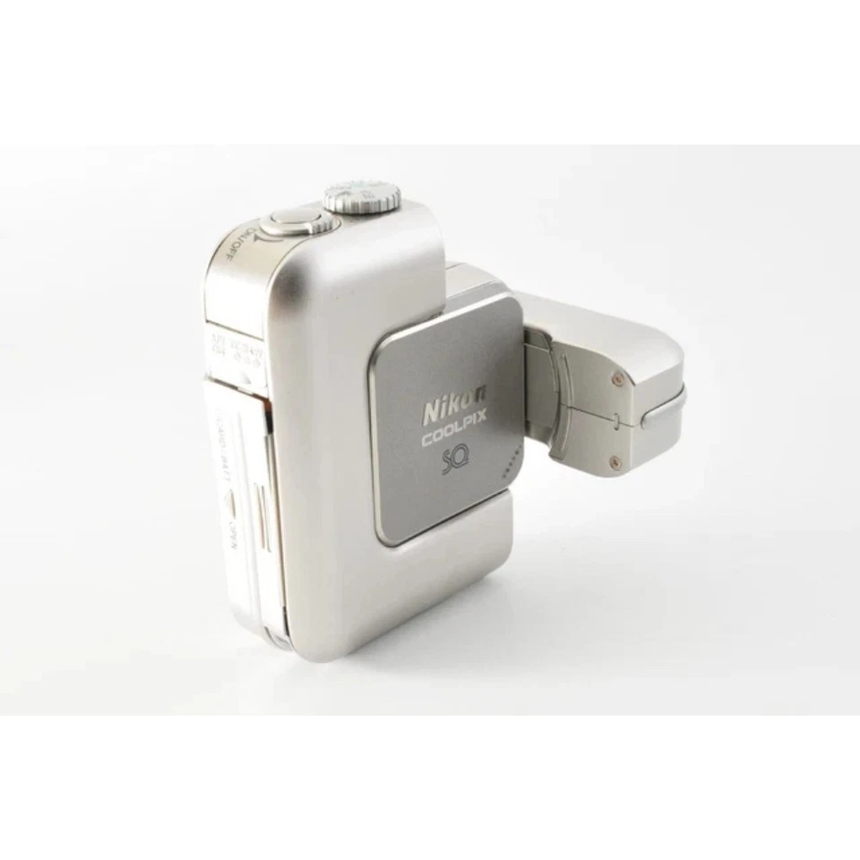 Nikon COOLPIX SQ 3.1MP 3x Zoom Digital Camera w/Charger  100% Working Silver - Image 4 of 4