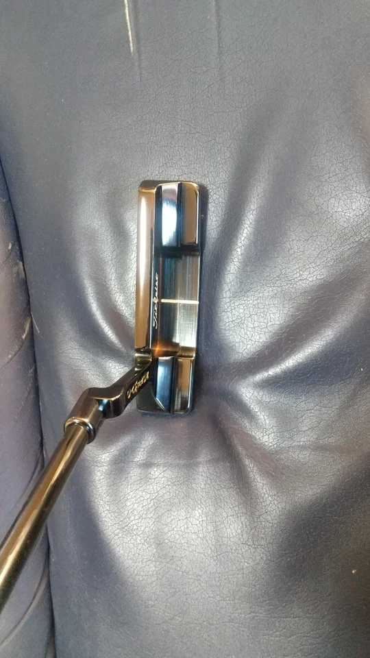 Scotty Cameron 2002 Holiday Collection Newport 2 Limited putter 35" Near Mint - Image 4 of 4