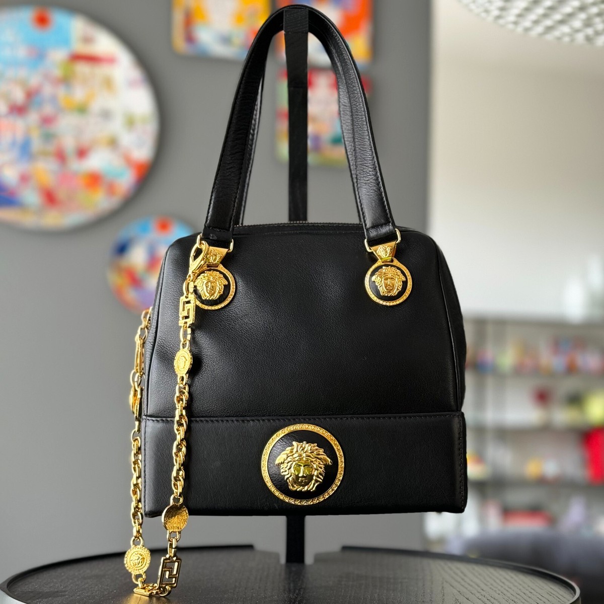 GIANNI VERSACE ブラック ハンドバッグ GIANNI VERSACE black leather handbag with gold-tone chain from F/W