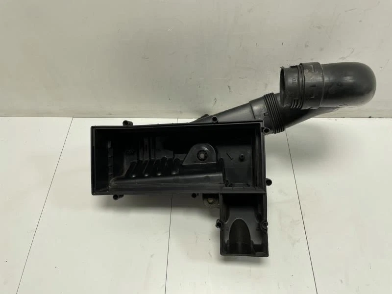 VOLKSWAGEN TIGUAN 2009 2018 2.0L LOWER AIR CLEANER COVER W/DUCT FACTORY - Image 4 of 4