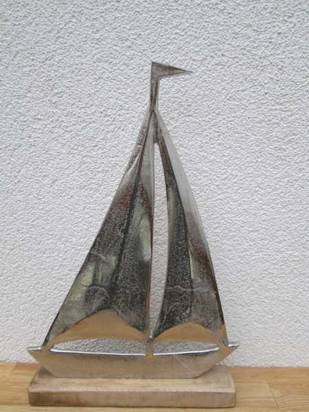 Aufsteller Segelboot Auf Mangoholz Sockel Aus Metall Silber (B/H/T) 27X40X5Cm-image