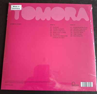 TOMORA COME CLOSER LPレコード サイン付き AURORA TOMORA COME CLOSER PINK NEBULA LP W BOOKLET AND LARGE 11