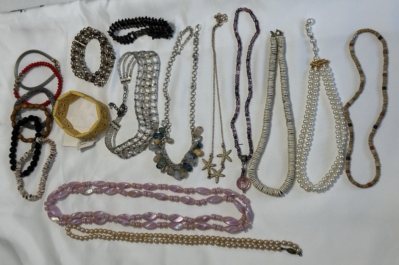 Vintage/Modern Costume Jewelry Mixed Lot 18 Piece Wearable