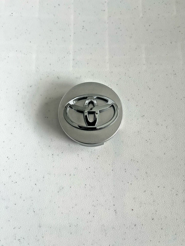 4 tapas centrales de rueda plateadas Toyota 62 mm para Camry Corolla Highlander Avalon Hilux Foto 3 de 4