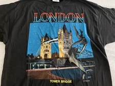 vintage London t shirt vtg Tower Bridge Zip It Tee