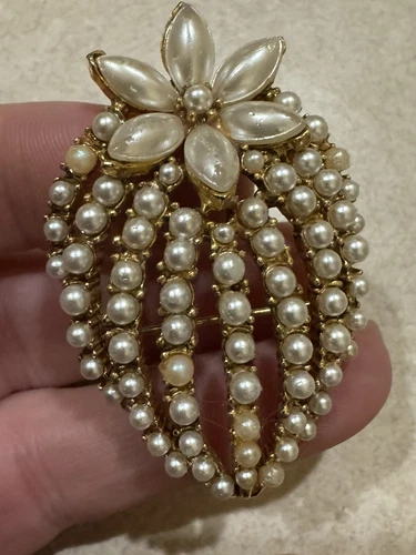 FLORENZA VINTAGE SIGNED STRAWBERRY FRUIT BROOCH PIN FAUX PEARLS COSTUME JEWELRY