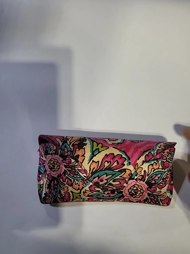 Estuche rígido Vera Wang multicolor Flora con tela. Foto 4 de 4