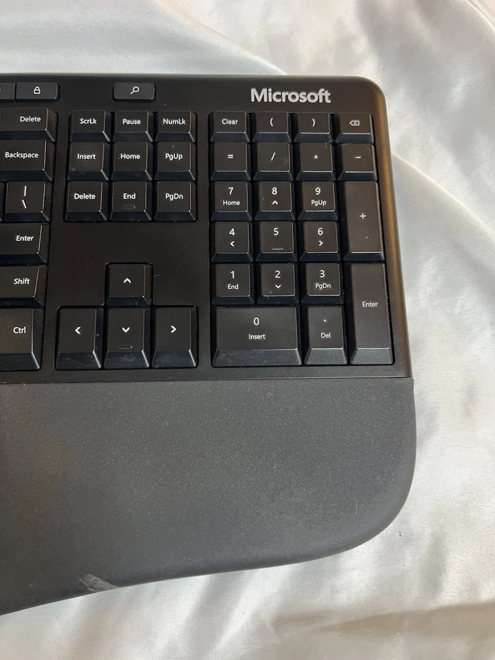 Microsoft Ergonomic Full size Pad USB Wired Mechanical Keyboard Model 1878 - Image 2 of 4