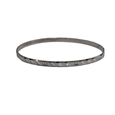 18ct 18K White Gold Patterned Round Bangle 55.5mm x 3.2mm 5.21 Grams. Brand New