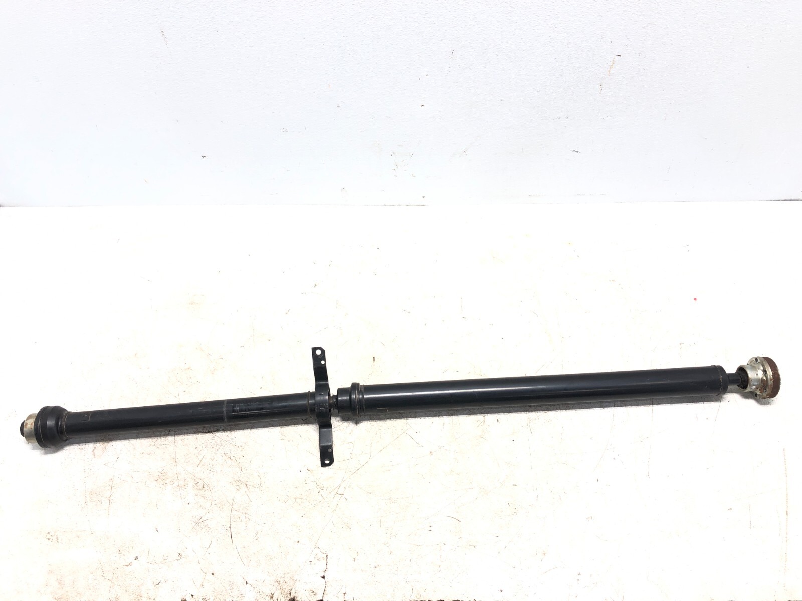 2014-2019 BENTLEY FLYING SPUR AWD REAR DRIVESHAFT DRIVE SHAFT PROPELLER OEM.